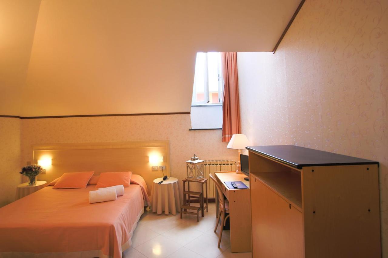 Hotel Nazionale Levanto Exterior foto